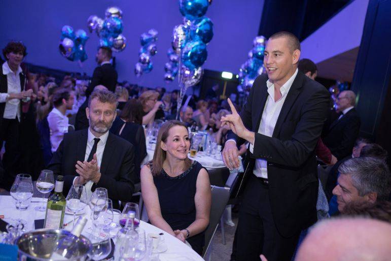 Click to enlarge image the-ipad-magician-01.jpg Click to enlarge image the-ipad-magician-01.jpg