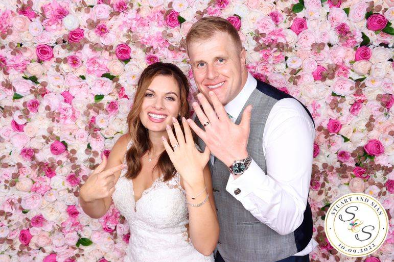 Click to enlarge image bisous-photobooths-01.jpg Click to enlarge image bisous-photobooths-01.jpg