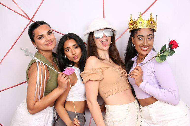 Click to enlarge image bisous-photobooths-04.jpg Click to enlarge image bisous-photobooths-04.jpg