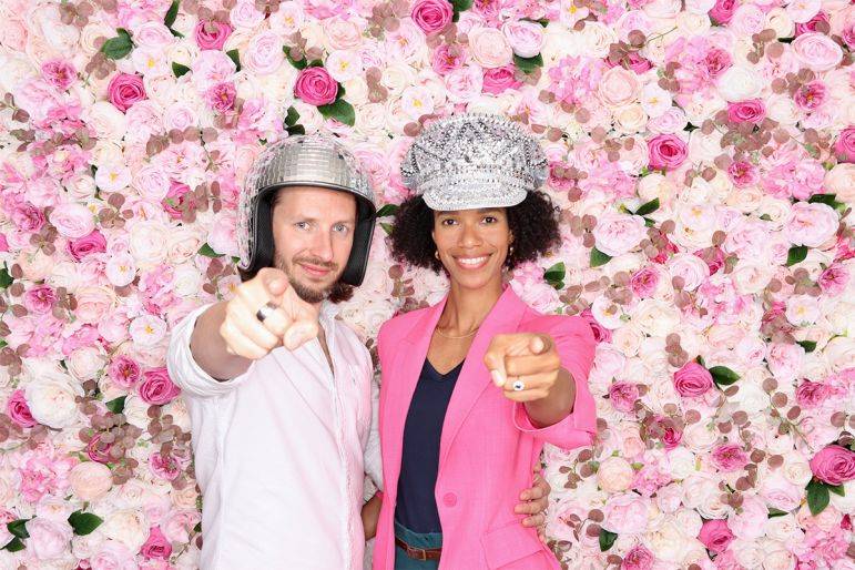 Click to enlarge image bisous-photobooths-06.jpg Click to enlarge image bisous-photobooths-06.jpg