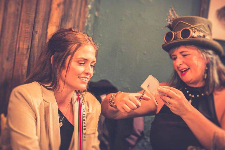 Click to enlarge image silhouette-artist-02.jpg Click to enlarge image silhouette-artist-02.jpg