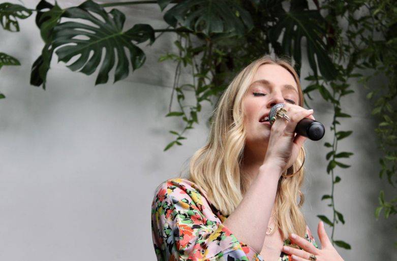 Click to enlarge image reverie-03.jpg