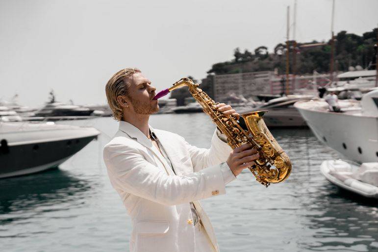 Click to enlarge image tommy-sax-05.jpg