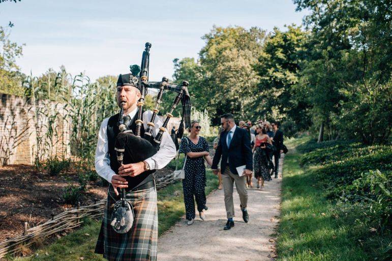 Click to enlarge image city-piper-02.jpg