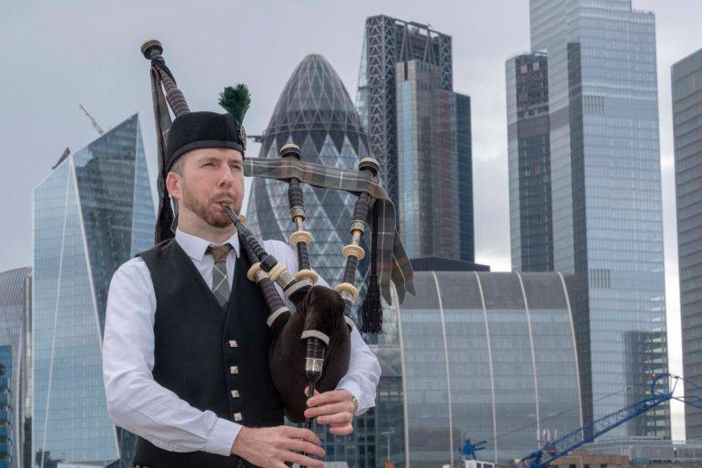 Click to enlarge image city-piper-03.jpg