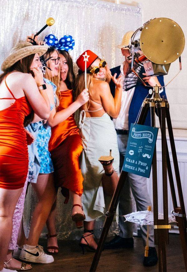 Click to enlarge image gatsby-booths-03.jpg