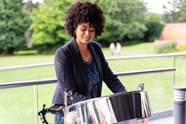 Click to enlarge image isha-03.jpg