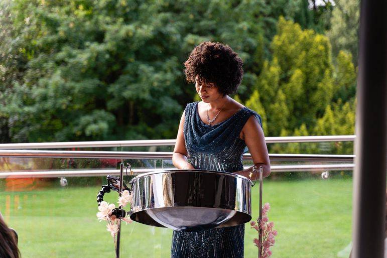 Click to enlarge image isha-04.jpg