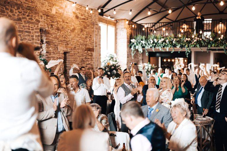 Click to enlarge image waiters-undercover-15.jpg