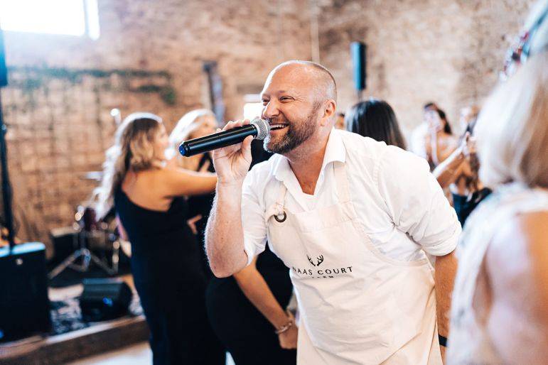 Click to enlarge image waiters-undercover-17.jpg