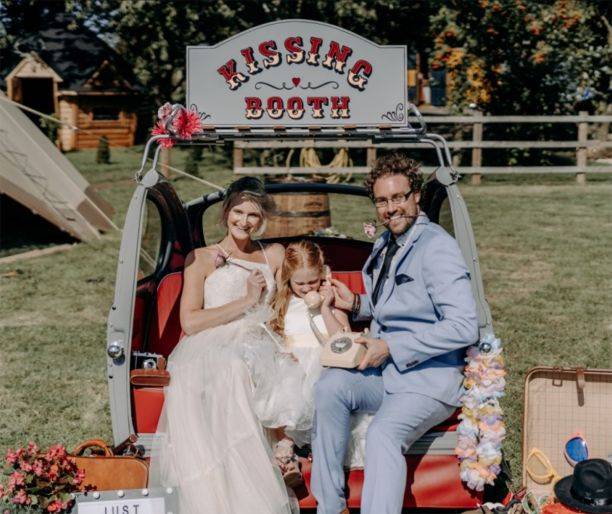 Click to enlarge image event-booths-04.jpg